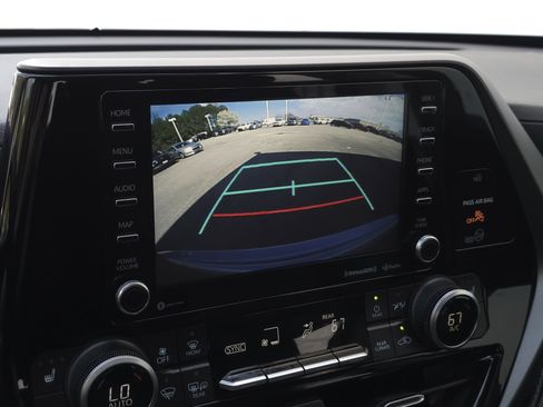 Used 2021 Toyota Highlander XLE image 20