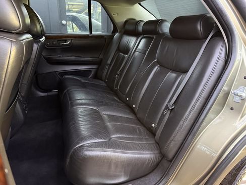 Used 2010 Cadillac DTS Premium FWD image 17