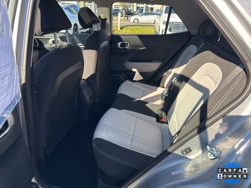 Used 2025 Hyundai Venue SEL image 31