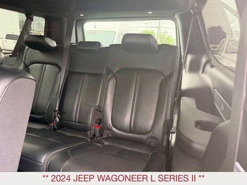Used 2024 Jeep Wagoneer L Series II w/ Flexible Seating Group AWD/4WD image 11