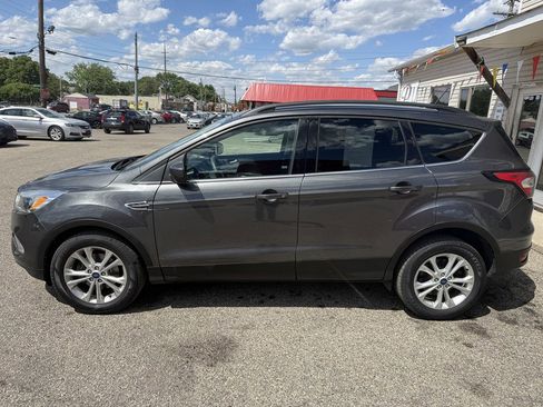 Used 2018 Ford Escape SE w/ SE Sync 3 Package FWD image 3