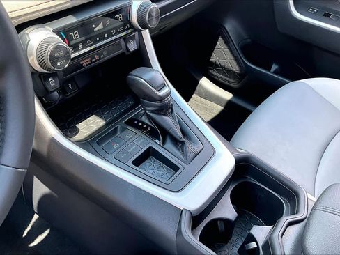 Used 2020 Toyota RAV4 XLE Premium FWD image 17