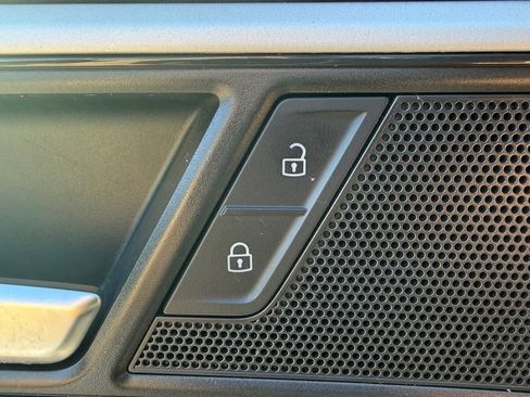 Used 2022 Volkswagen Atlas Cross Sport SE w/ Panoramic Sunroof Package image 12