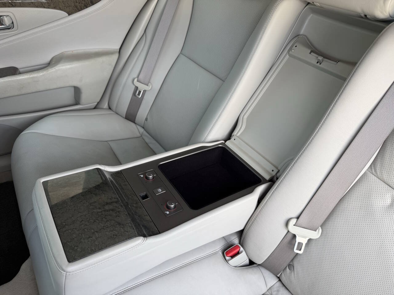 Used 2007 Lexus LS 460 RWD image 35