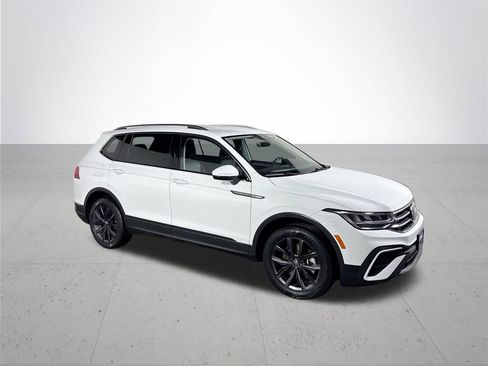 Certified 2022 Volkswagen Tiguan SE image 5