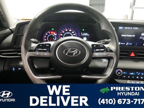 Used 2023 Hyundai Elantra SEL image 20