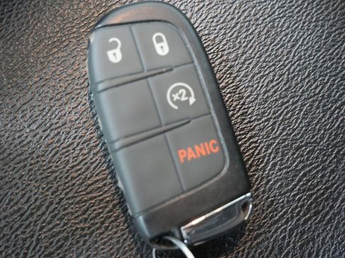 Used 2025 Jeep Compass Limited image 27