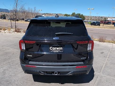 Used 2025 Ford Explorer ST-Line w/ ST-Line Street Pack AWD/4WD image 7