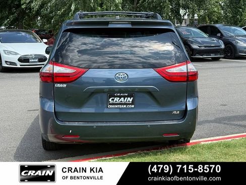 Used 2017 Toyota Sienna XLE w/ XLE Navigation Package FWD image 6