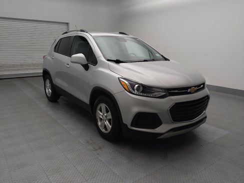 Used 2021 Chevrolet Trax LT w/ LT Convenience Package image 13