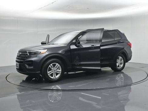 Certified 2022 Ford Explorer XLT RWD image 6