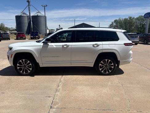 Used 2022 Jeep Grand Cherokee L Overland w/ Advanced Protech Group III AWD/4WD image 7