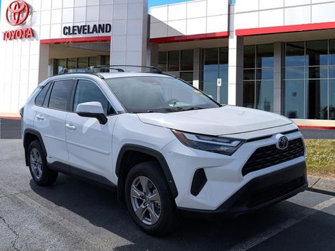 Used 2025 Toyota RAV4 XLE w/ Convenience Package image 2