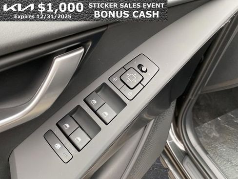 New 2025 Kia Niro LX image 27
