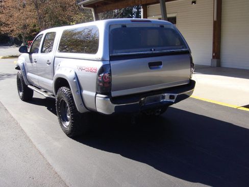 Used 2015 Toyota Tacoma 4x4 Double Cab w/ TRD Off-Road Package image 8