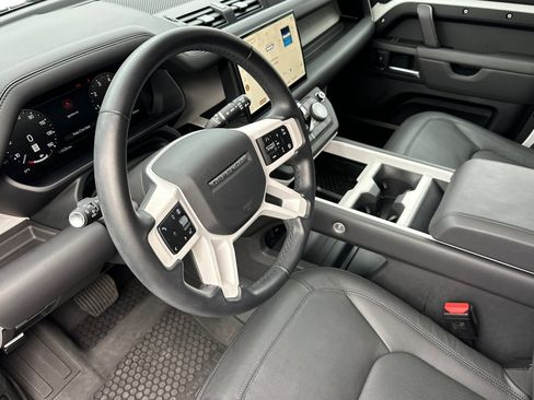 Used 2025 Land Rover Defender 110 S image 5