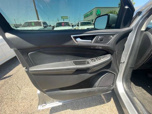 Used 2021 Ford Edge Titanium image 11