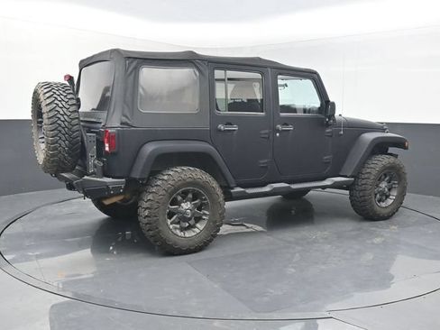 Used 2012 Jeep Wrangler Unlimited Sahara AWD/4WD image 7