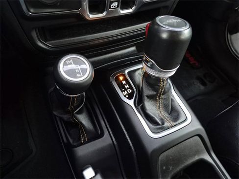 Used 2023 Jeep Gladiator Overland image 36