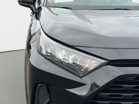 Used 2021 Toyota RAV4 LE AWD/4WD image 8