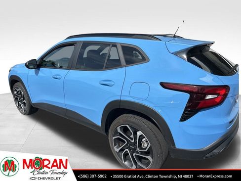 Used 2024 Chevrolet Trax RS w/ Driver Confidence Package FWD image 3