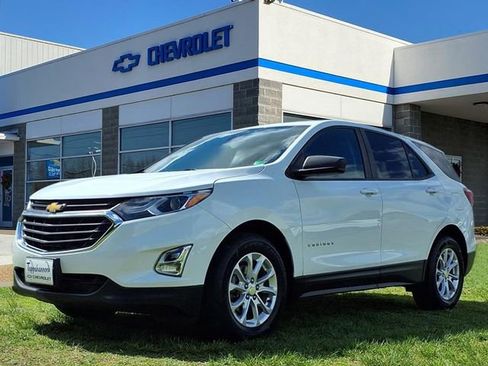 Used 2021 Chevrolet Equinox LS w/ LS Convenience Package FWD image 1