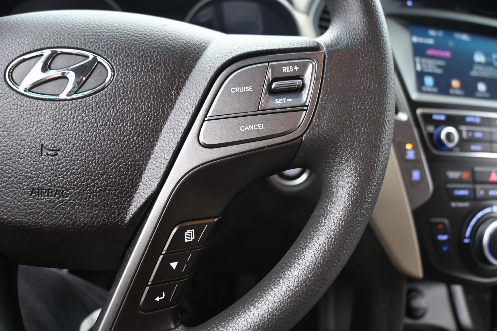 Used 2018 Hyundai Santa Fe Sport w/ 2.4L Value Package 02 FWD image 23