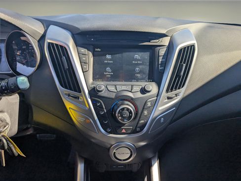 Used 2015 Hyundai Veloster image 14