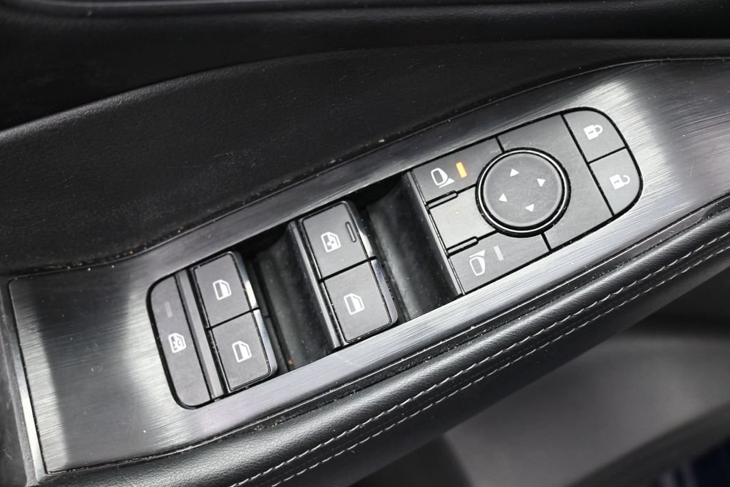 Used 2025 Nissan Rogue SV FWD image 18