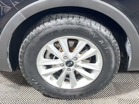 Used 2019 Kia Sorento FWD image 26