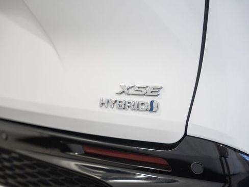 Used 2024 Toyota Sienna XSE w/ XSE Plus Package AWD/4WD image 8