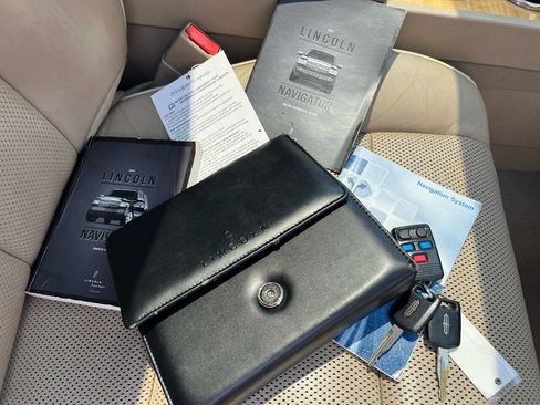 Used 2007 Lincoln Navigator Ultimate image 34