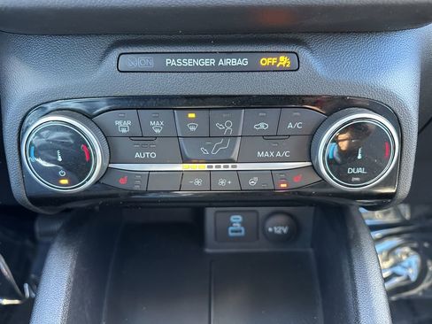 Used 2022 Ford Escape SE w/ SE Sport Appearance Package image 19