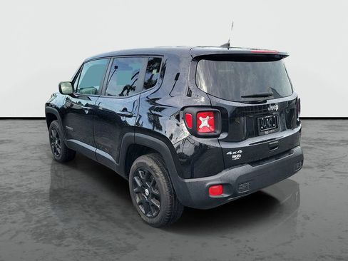 Used 2023 Jeep Renegade Latitude AWD/4WD image 3