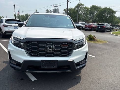 Used 2023 Honda Passport TrailSport image 3
