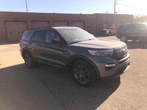 Used 2023 Ford Explorer XLT w/ Equipment Group 202A image 4