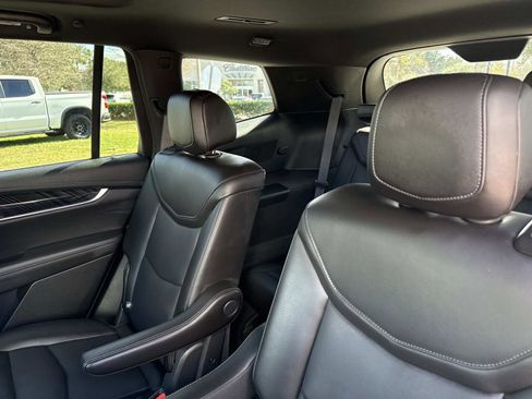 Used 2025 Cadillac XT6 Premium Luxury image 16
