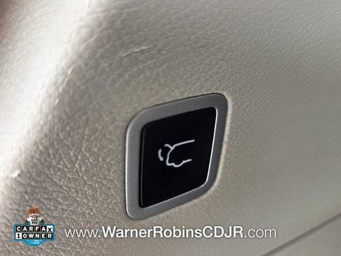 Used 2023 Chrysler Pacifica Touring-L FWD image 15