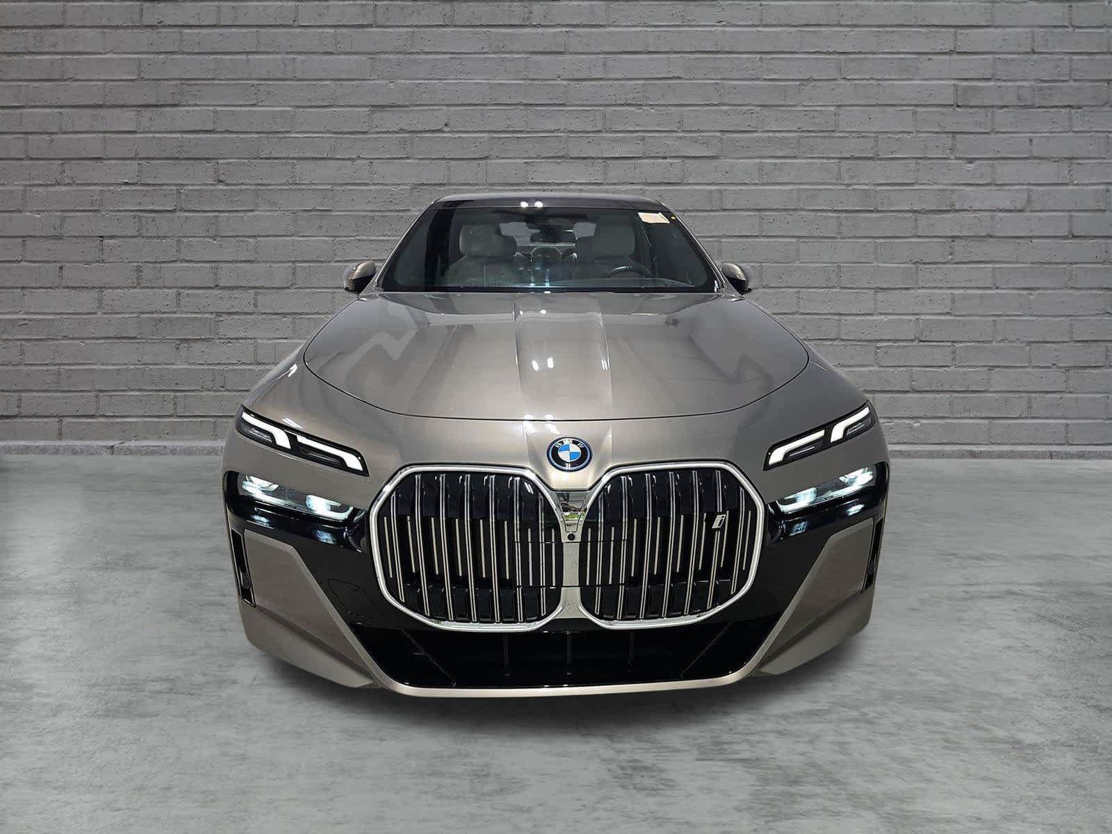 Used 2023 BMW i7 xDrive60 AWD/4WD image 2