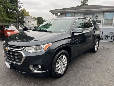 Used 2020 Chevrolet Traverse LT w/ Driver Confidence II Package AWD/4WD image 3