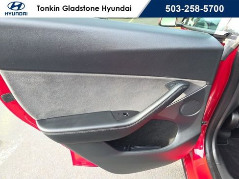 Used 2022 Tesla Model Y Long Range image 23