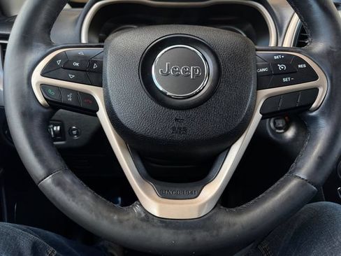 Used 2016 Jeep Cherokee Latitude w/ Comfort/Convenience Group AWD/4WD image 11