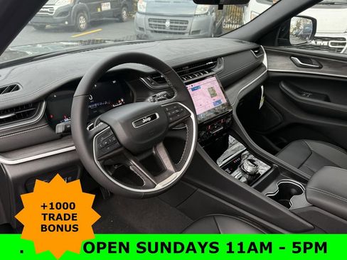 New 2025 Jeep Grand Cherokee Limited image 12