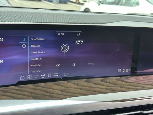 Used 2025 Cadillac Escalade Sport Platinum w/ LPO, ONYX Package image 34