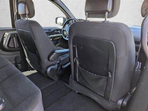 Used 2018 Dodge Grand Caravan SE FWD image 27