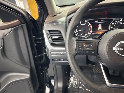 Used 2023 Nissan Rogue SV image 24