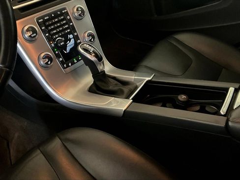 Used 2018 Volvo S60 T5 Inscription image 15