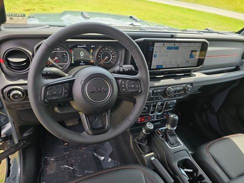 Used 2026 Jeep Wrangler Unlimited Rubicon AWD/4WD image 16