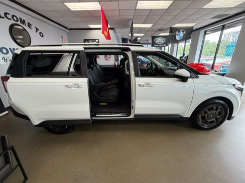 Used 2025 Kia Carnival EX FWD image 37