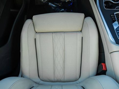 Used 2022 BMW X7 xDrive40i w/ Premium Package image 32